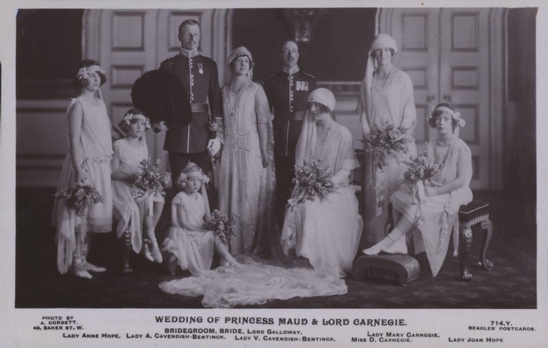 Svatba princezny Maud a lorda Carnegieho (černobílá fotografie) od English Photographer