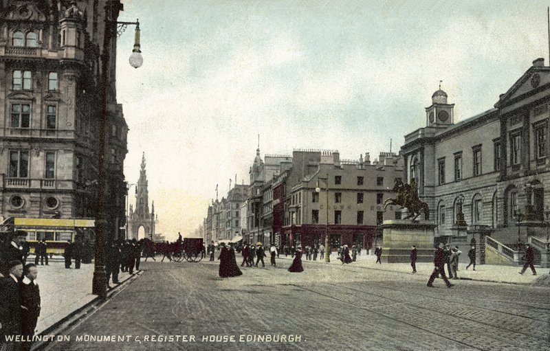 Wellington Memorial and Register House, Edinburgh (barevná fotografie) od English Photographer