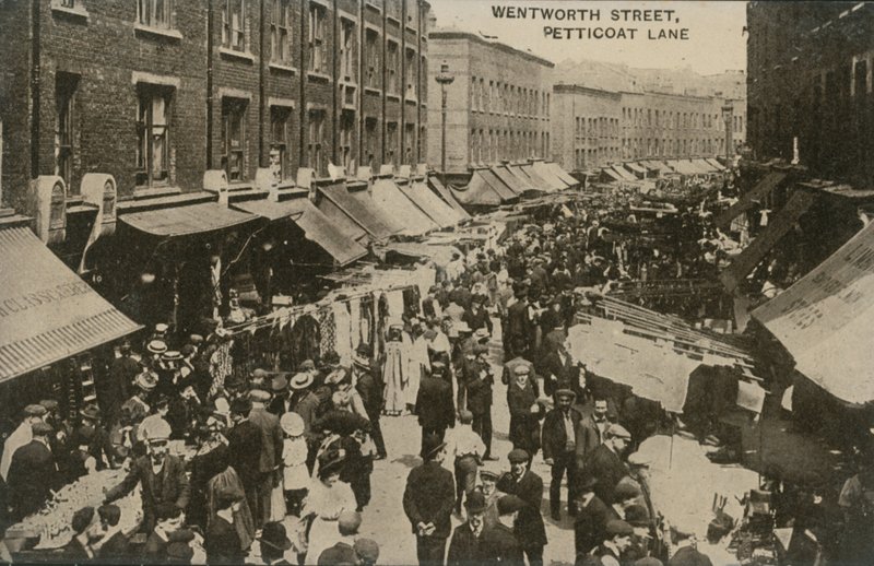 Wentworth Street, Petticoat Lane, Londýn od English Photographer