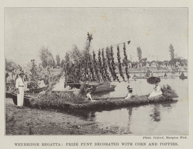 Weybridge Regatta, Prize Punt zdobený kukuřicí a mákem od English Photographer