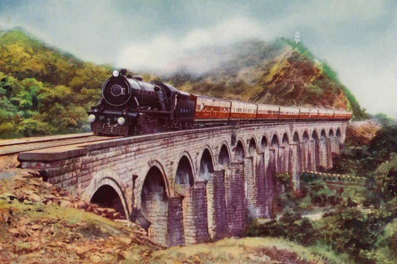 Parní lokomotiva 4-6-2 Bombay, Baroda a Central India Railway tahající Frontier Mail projíždějící přes viadukt mezi Bombají a Dillí (barevná lito) od English School