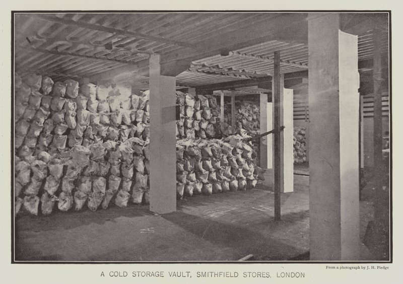 Chladírenský trezor, Smithfield Stores, Londýn (čb fotografie) od English School