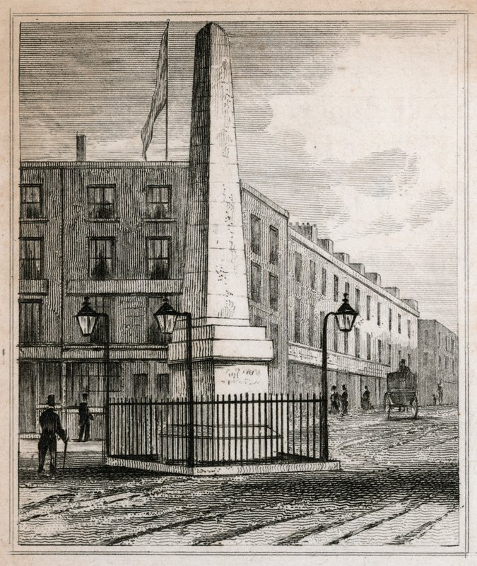 Mosazný Crosbys obelisk od English School