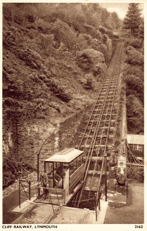 Útesová železnice, Lynmouth (čb fotografie) od English School