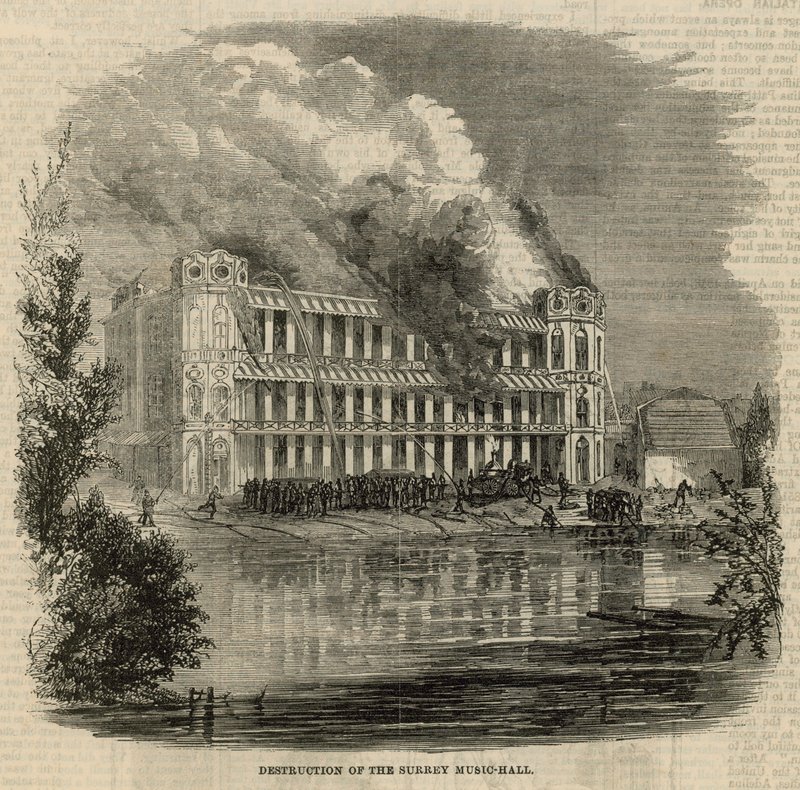 Zničení Surrey Music Hall od English School