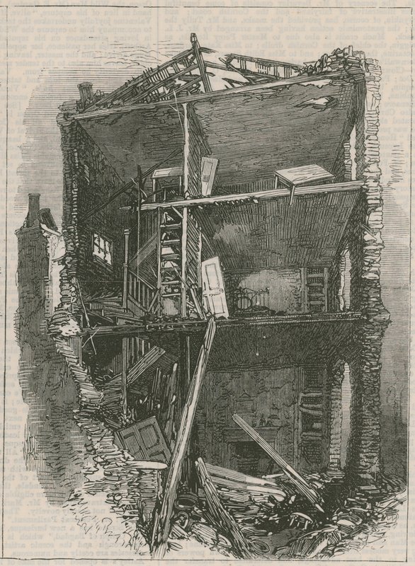 Účinky exploze v Clerkenwell: Interiér domů v Corporation Lane od English School