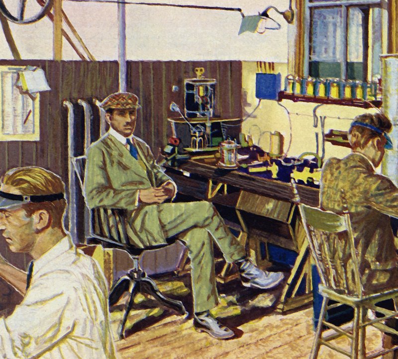 Fred Royce založil továrnu na výrobu elektrických zařízení od English School