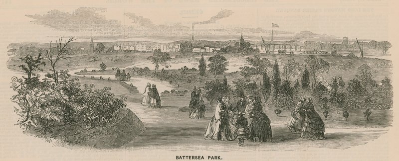 Celkový pohled na lidi, kteří jdou v parku Battersea od English School