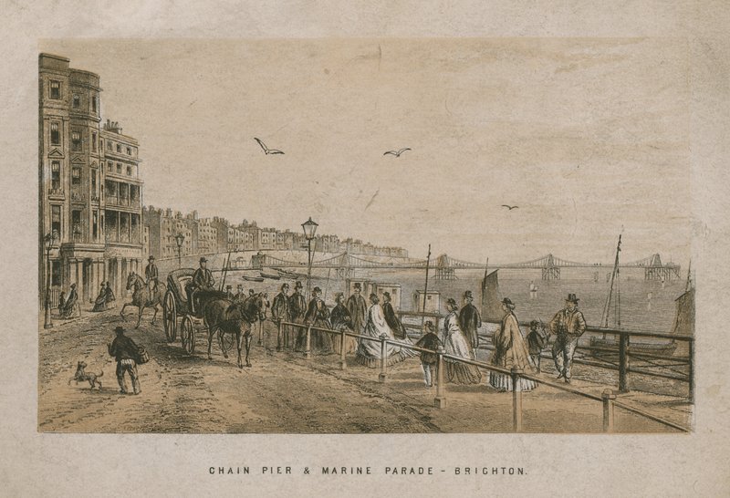 Celkový pohled na Chain Pier a Marine Parade v Brightonu od English School