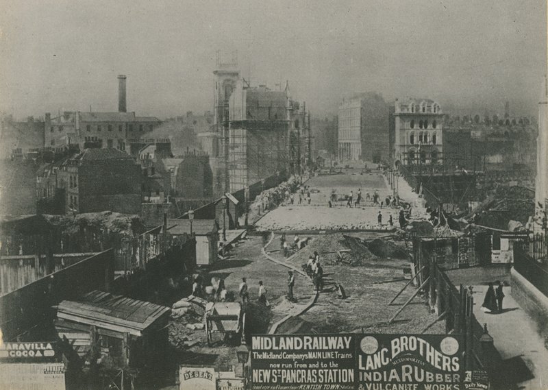 Holborn viadukt ve výstavbě v roce 1869 od English School