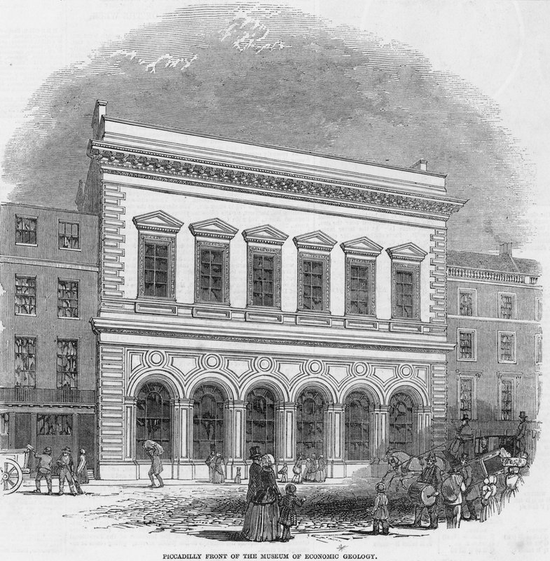 Piccadilly před Muzeem ekonomické geologie od English School