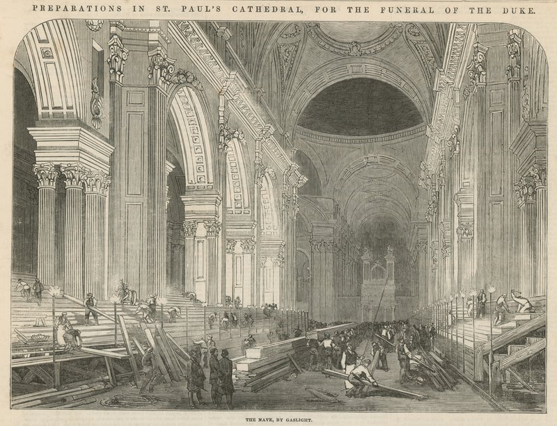 Přípravy v katedrále St Pauls na pohřeb vévody od English School