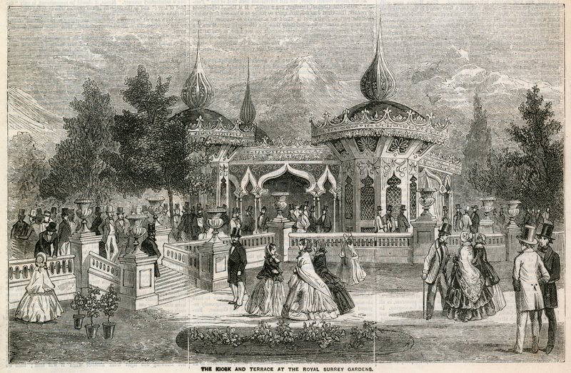 Kiosk a terasa v Royal Surrey Gardens od English School