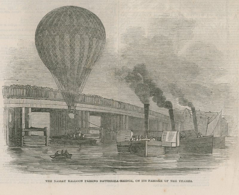 Balón z Nassau míjející Battersea Bridge od English School