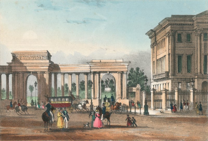 Vstup do Hyde Parku z Piccadilly se západním křídlem Apsley House od English School