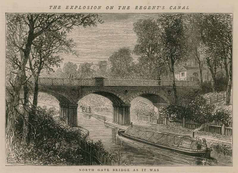 Výbuch na Regents Canal; North Gate Bridge takový, jaký byl od English School