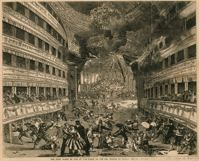 První požární poplach v závěru představení Bal Masque v divadle Covent Garden v Londýně od English School