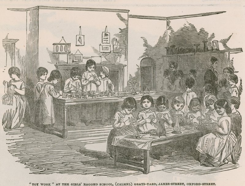 Práce s hračkami v dívčí hadrové škole, (Camel) Grays Yard, James Street, Oxford Street. od English School