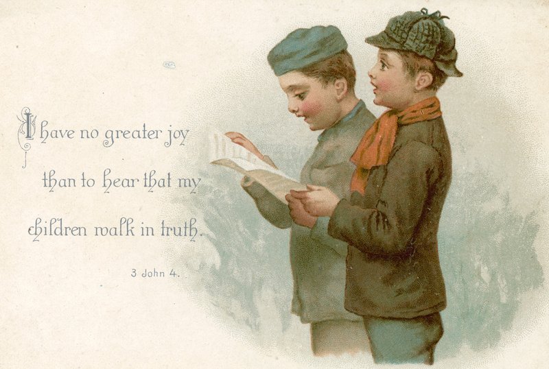 Dva chlapci zpívají hymnu od English School