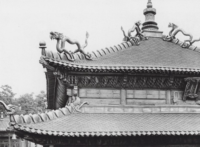 Jehol, Hingkung, Chihli, Pozlacená bronzová střecha (č/b fotografie) od Ernst Boerschmann