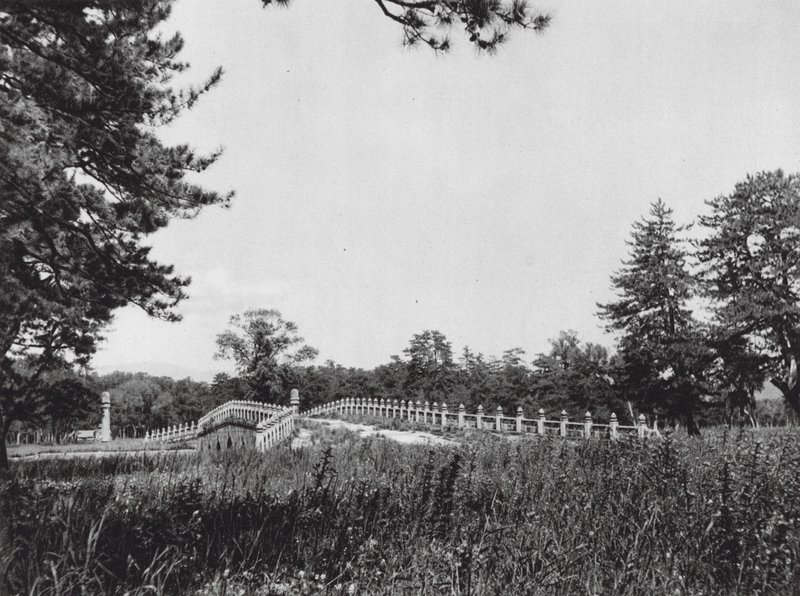 Siling, Chihli, Západní císařské hrobky mandžuské dynastie, most na cestě duchů (čb fotografie) od Ernst Boerschmann