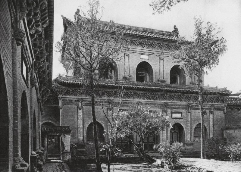 Taiyuanfu, Shuang ta sze, Shansi, Masivní hala (čb foto) od Ernst Boerschmann