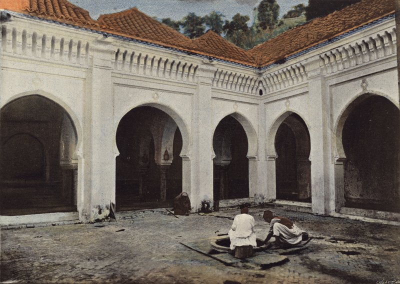 Nádvoří Mešity Sidi-El-Haloni, V Tlemcenu od European Photographer
