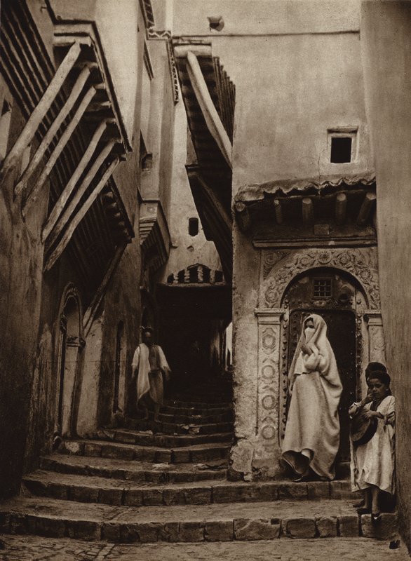 Alžír, ulice ve starém městě (čb fotografie) od European Photographer
