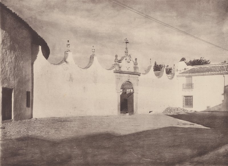 Vchod do přístavků na náměstí Plaza de Toros, Ronda (čb fotografie) od European Photographer