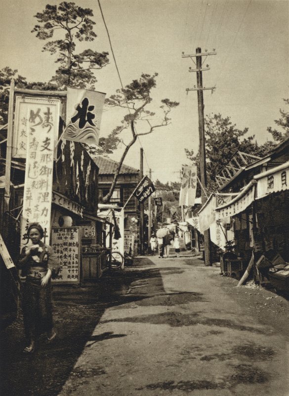Japonsko, Na posvátném ostrově Enošima (čb fotografie) od European Photographer