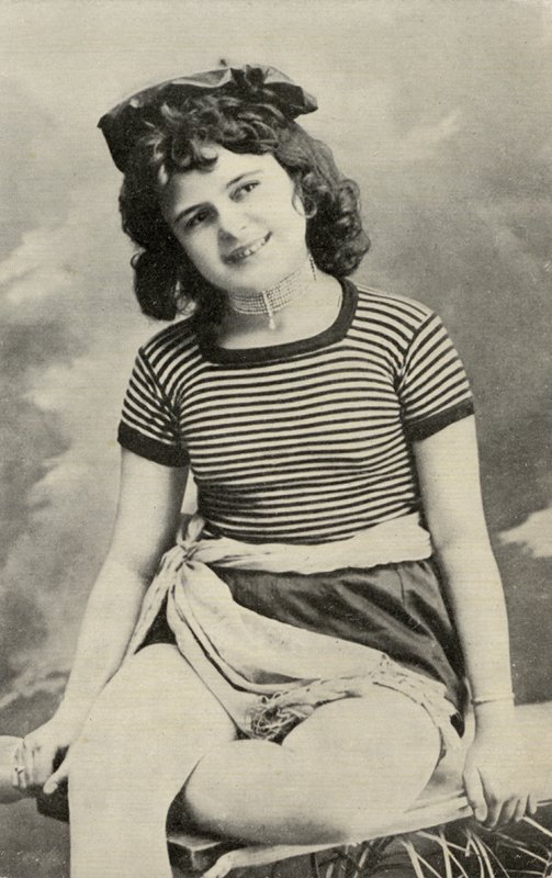 Typ Lolita (černobílá fotografie) od European Photographer