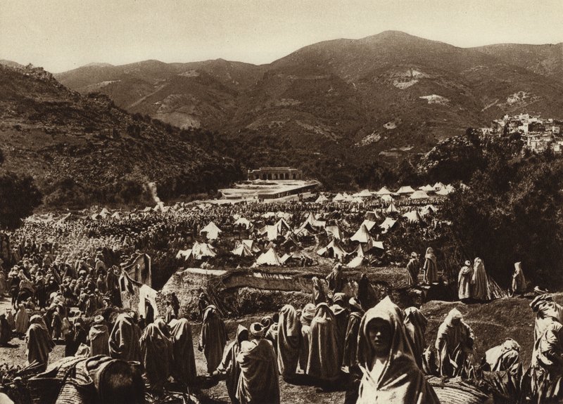 Moulay-Idris, tábor poutníků (č/b foto) od European Photographer