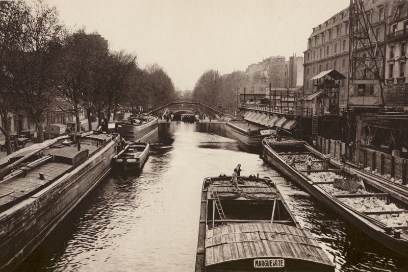 Paříž: Les peniches sur le Canal St-Martin (čb fotografie) od European Photographer