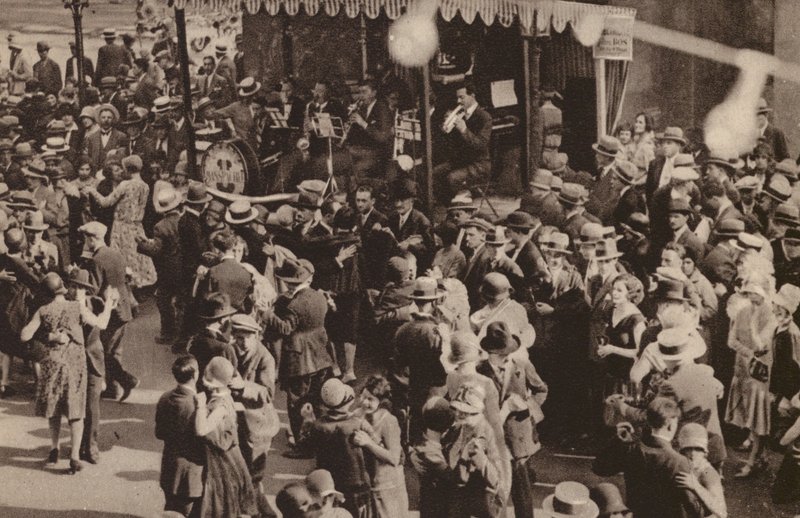 Paříž: Un bal de carrefour, le 14 juillet, Ples na volném prostranství od European Photographer