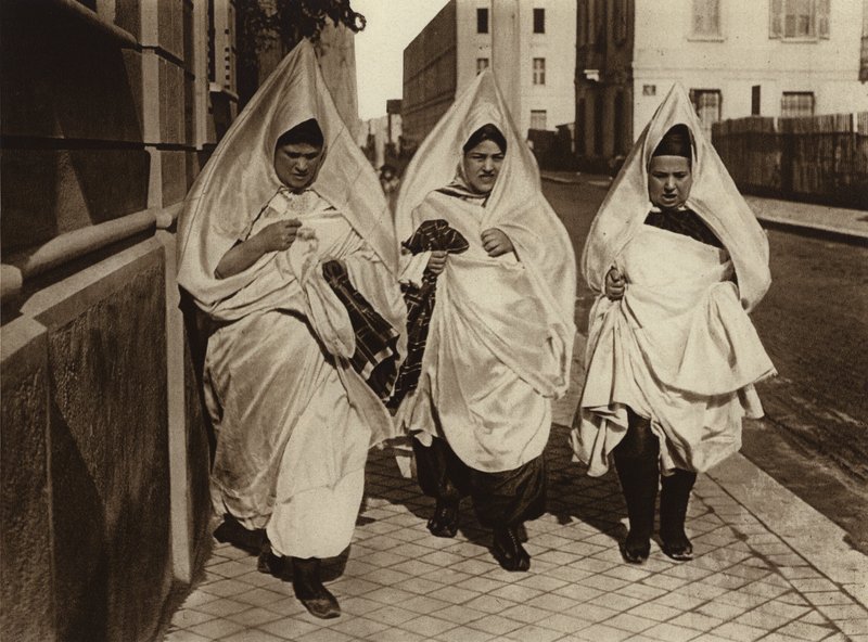 Tunis, židovské ženy (čb fotografie) od European Photographer