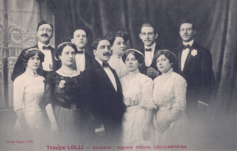 Vittoria Lolli-Antoine and the Troupe Lolli (č/b foto) od European Photographer