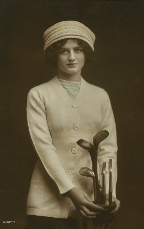 Mladá žena s golfovými holemi (kolorovaná fotografie) od European Photographer