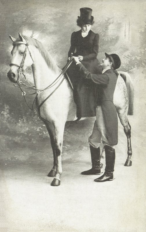 Žena a muž v jezdeckém oblečení (čb fotografie) od European School