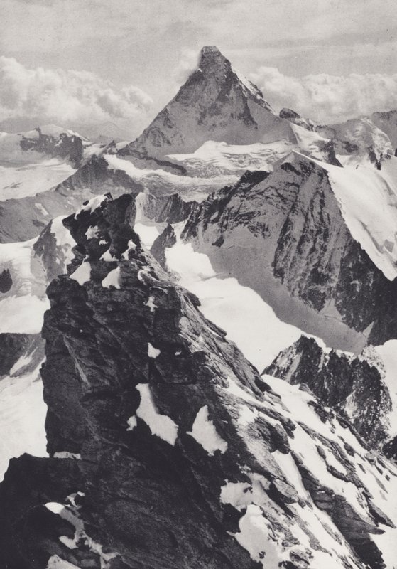 Penninské Alpy: Četník na Zinal Rothhorn (černobílá fotografie) od Francis Sydney Smythe