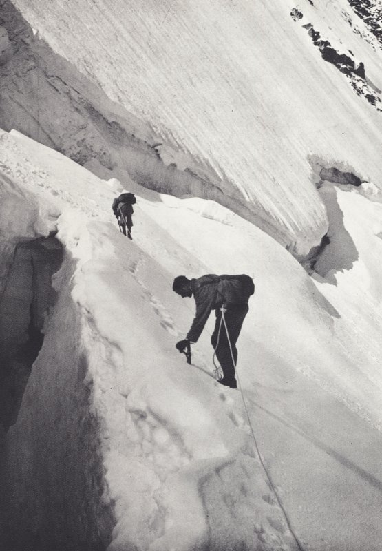 Penninské Alpy: Pod Col de Tournanche (černobílá fotografie) od Francis Sydney Smythe