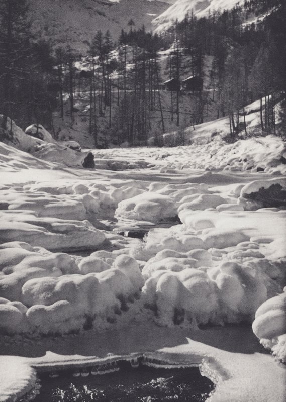 Pennine Alps: Frozen Stream (černobílá fotografie) od Francis Sydney Smythe