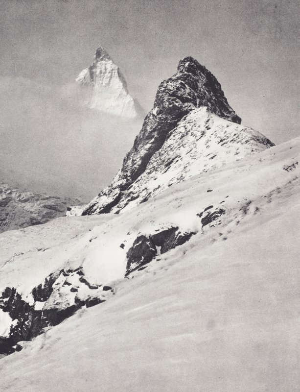 Penninské Alpy: Matternhorn a Riffelhorn (černobílá fotografie) od Francis Sydney Smythe