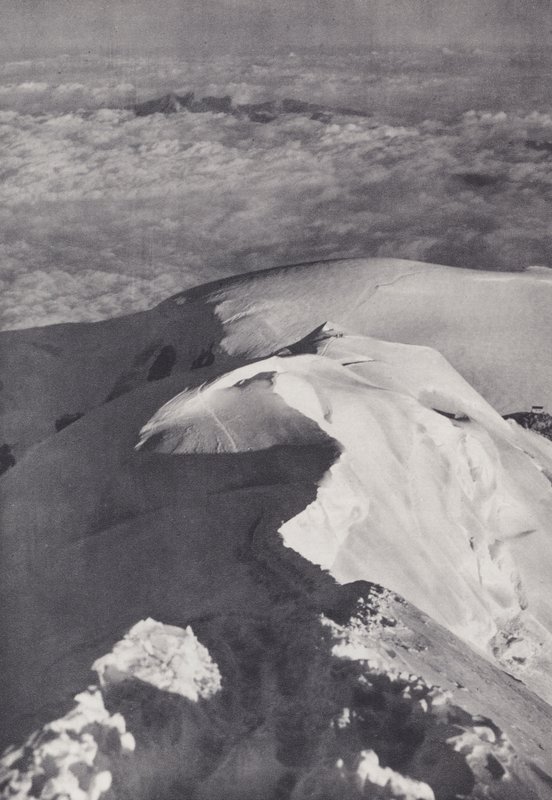 Pohoří Mont Blanc: The Summit Ridge of Mont Blanc (černobílá fotografie) od Francis Sydney Smythe