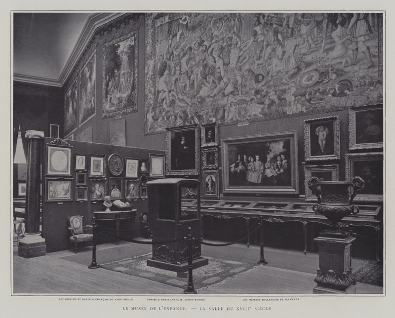 Pokoj z 18. století v Muzeu dětství v Petit Palais, Paříž (černobílá fotografie) od French Photographer