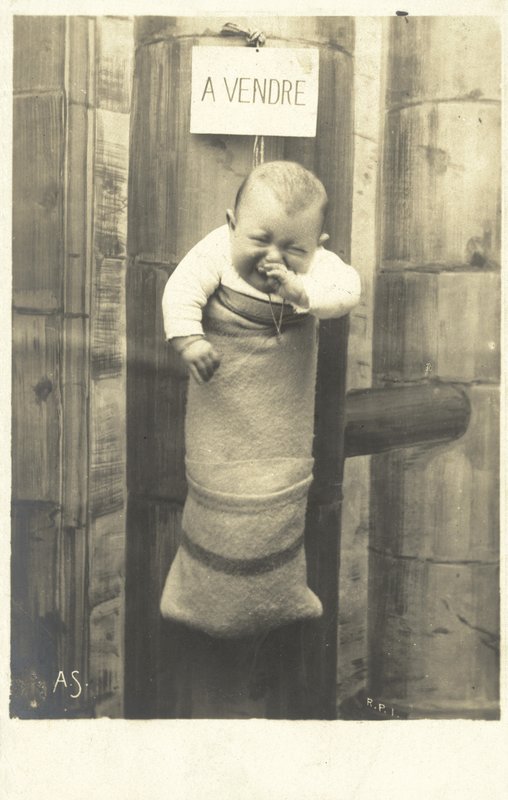 A Vendre, dítě na prodej (černobílá fotografie) od French Photographer