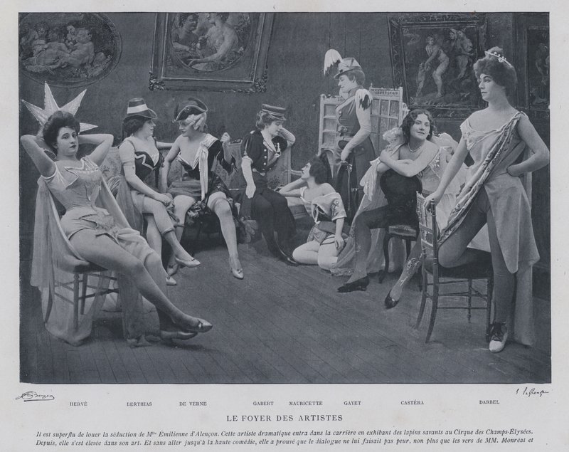 Herečky v zelené místnosti v Theatre des Varietes, Paříž (č/b foto) od French Photographer
