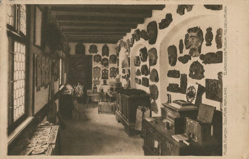 Alsaské muzeum s ukázkou dřevěných soch. Pohlednice odeslána v roce 1913. od French Photographer
