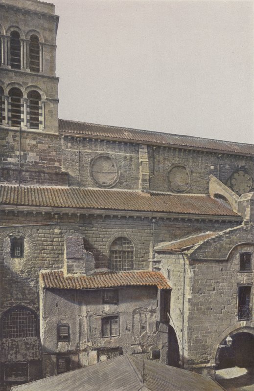 Brioude, kostel Saint-Julien, boční veranda S od French Photographer