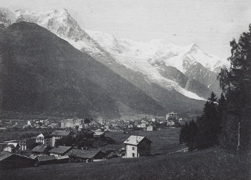 Chamonix a Mont Blanc (čb fotografie) od French Photographer
