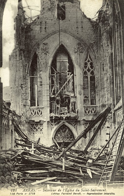 Poškozený interiér kostela Saint-Sacrement, Arras, Francie, první světová válka (č/b foto) od French Photographer